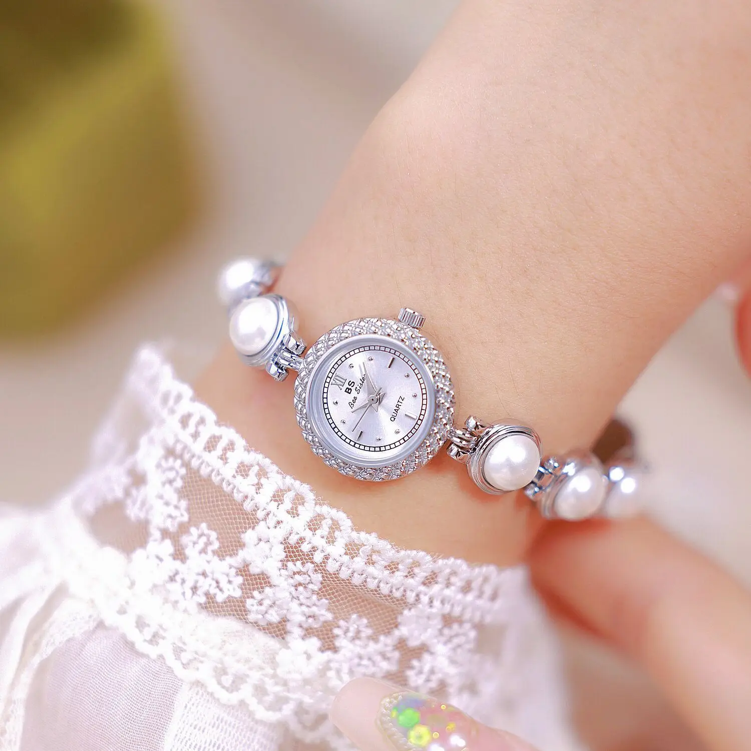 Uthai Uhr für Frauen kleinen Duft mittelalter lichen Luxus Perle Armband Uhr Temperament wasserdichte Damenmode Quarzuhren