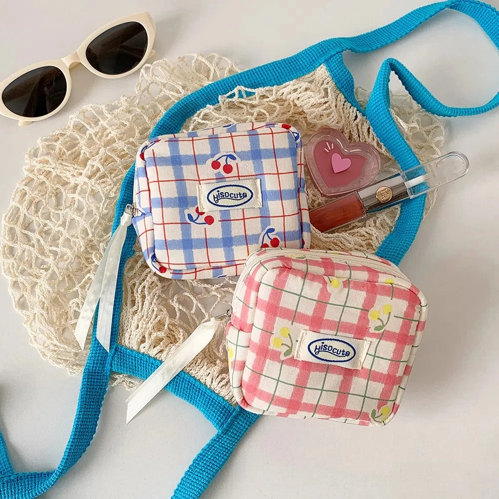 Large Capacity Y2K Cherry Pencil Case Cosmetics Storage Handheld Korean Pencil Bag Portable Checkered Cartoon Cherry Makeup Bag