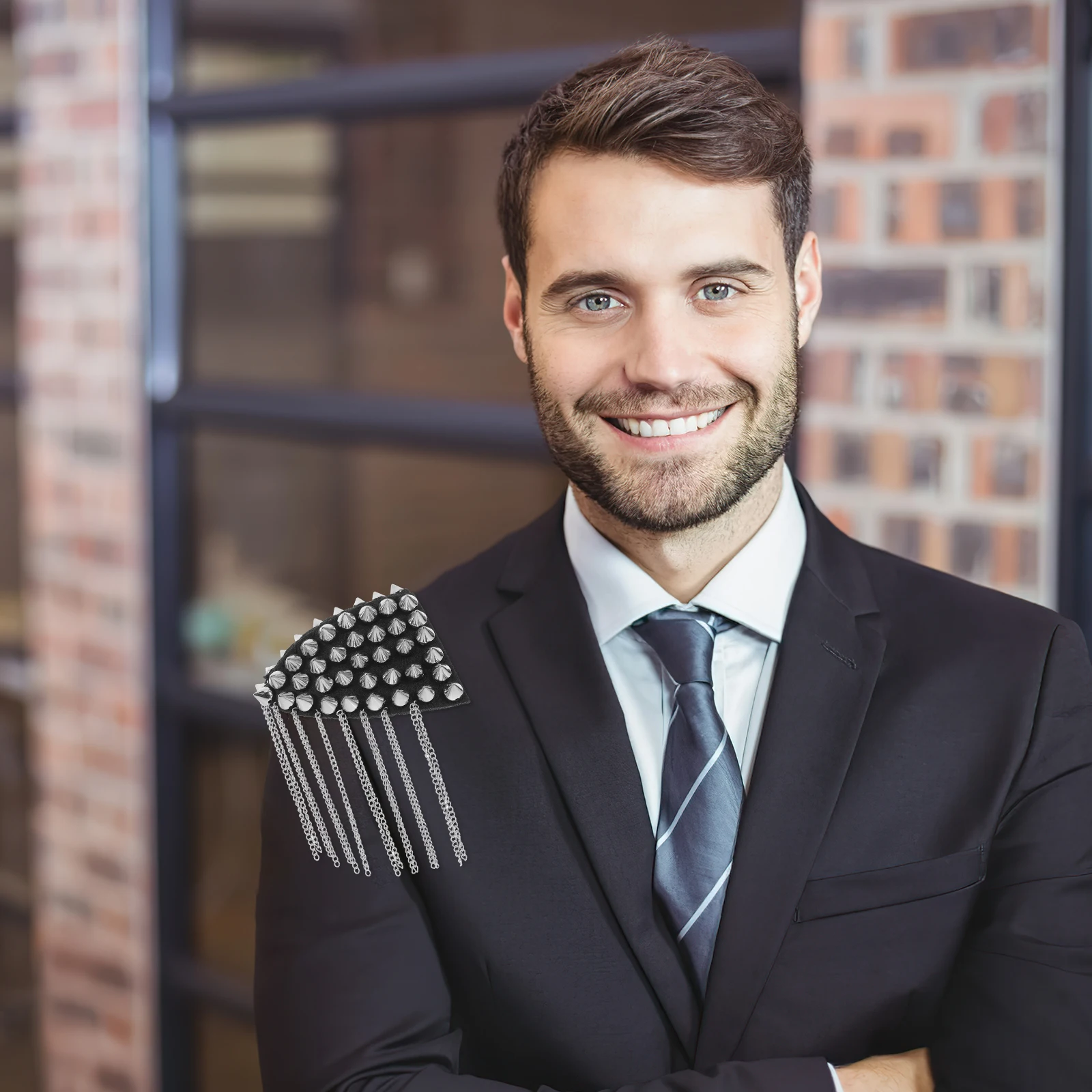 

Chic Tassel Chain Epaulettes Shoulder Boards Badge Costume Accessories Vintage Metal Shoulder Jewelry Uniform Epaulets Dangle