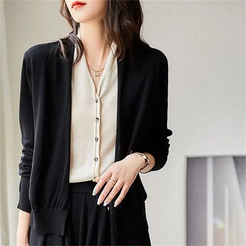 Màu Áo Len Nữ Mùa Xuân Và Mùa Thu Đông 2023 Thời Trang Mới Hai Bộ Giả Hai Mảnh Cổ Chữ V Dệt Kim Cardigan váy