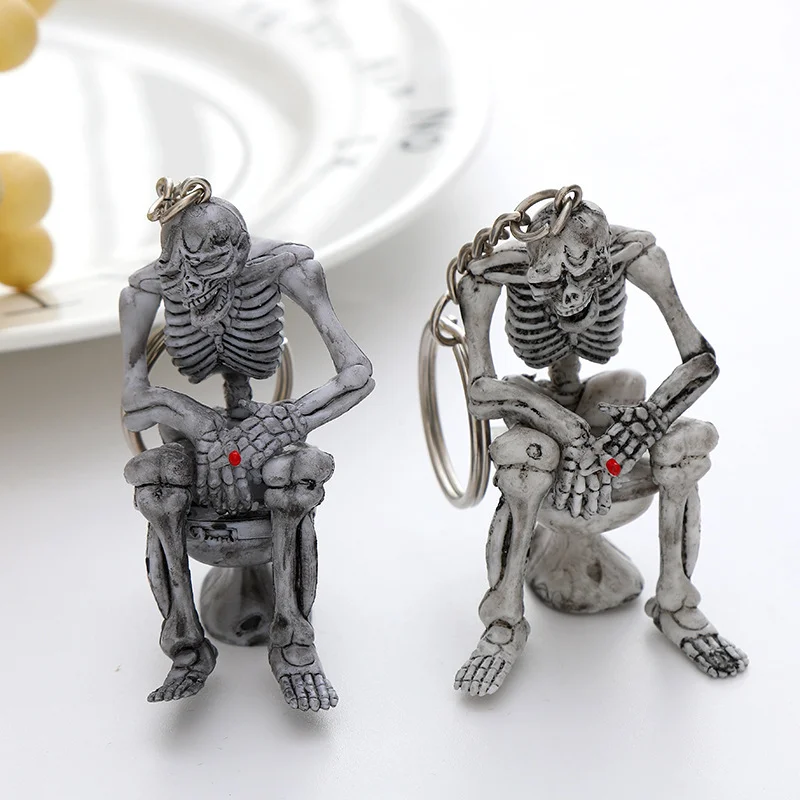 Kreativer Totenkopf-Toiletten-Geist-Schlüsselanhänger, Punk-Skelett, sitzender PVC-Schlüsselring, Auto-Anhänger, witziges Halloween-Geschenk, Retro, lustig – Detail 9