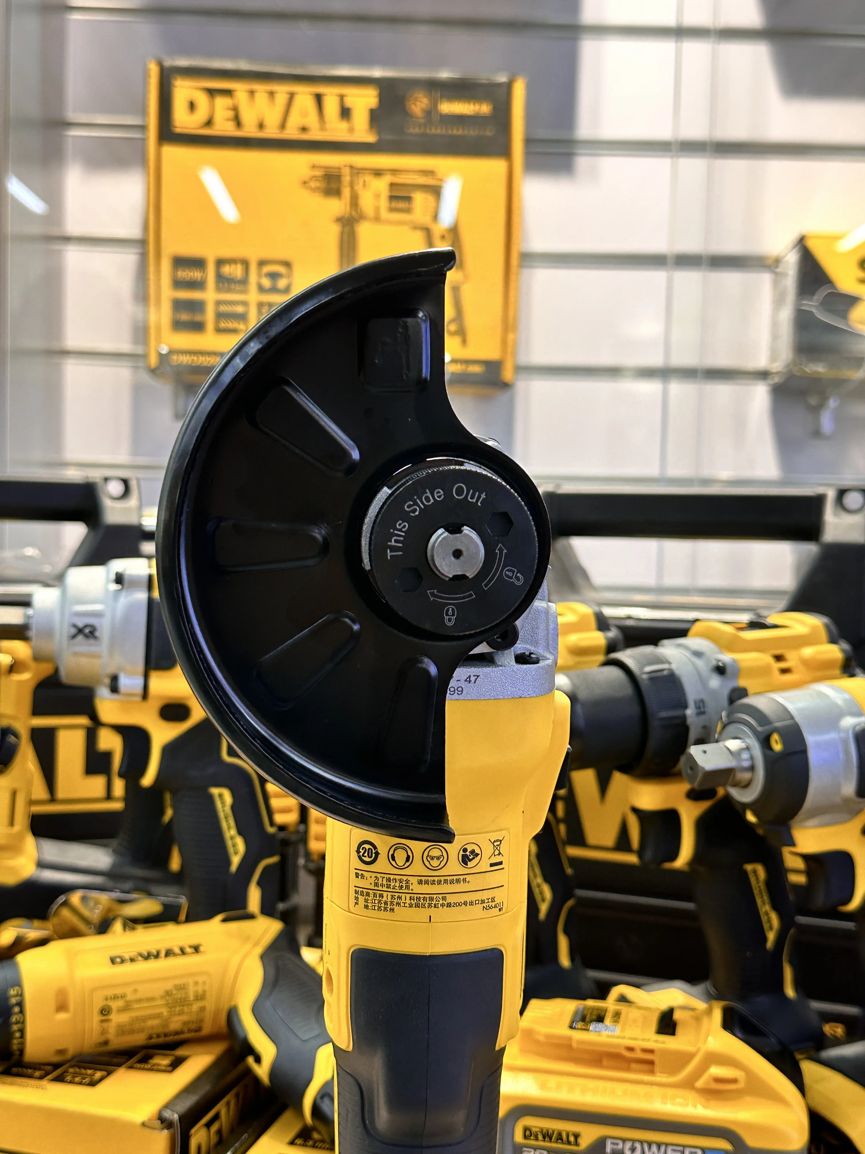 Imagem -04 - Dewalt-rebarbadora sem Escova Ferramenta Elétrica sem Fio Polidora de Impacto Máquina de Corte Carpintaria Faça Você Mesmo Dcg405 125 mm M14 Dewalt 20v