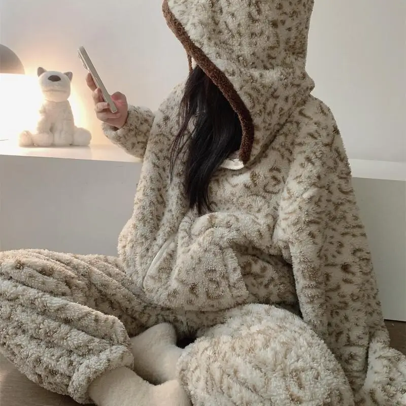 

cute girl Women's pajamas coral fleece hooded autumn winter Pajama Set fleece-lined thicken Warm Home Residential service suit