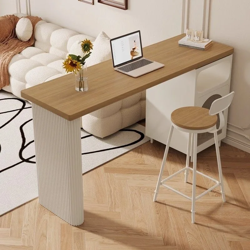 無垢材のロングバーハイテーブル、狭いテーブル、コーヒーテーブル、壁際のテーブル、ミルクティーショップ、モダンでシンプルなホームカウンター