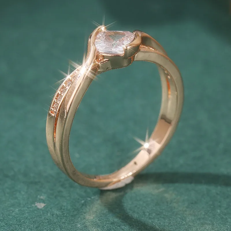 Wunderschöner goldfarbener, mit weißen CZ-Steinen besetzter Damenring, geometrischer Schmuck für den täglichen Gebrauch, Partyschmuck – Detail 4