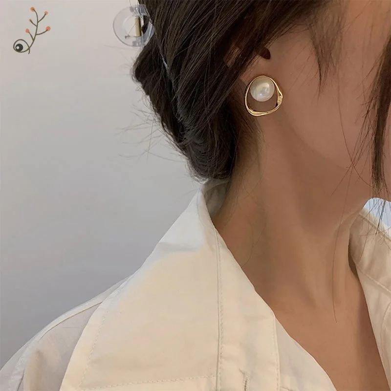 Wholesale Pearl Earring for Women Gold Color Round Stud Earrings Korean Delicate Irregular Design Unusual Fashion Jewelry