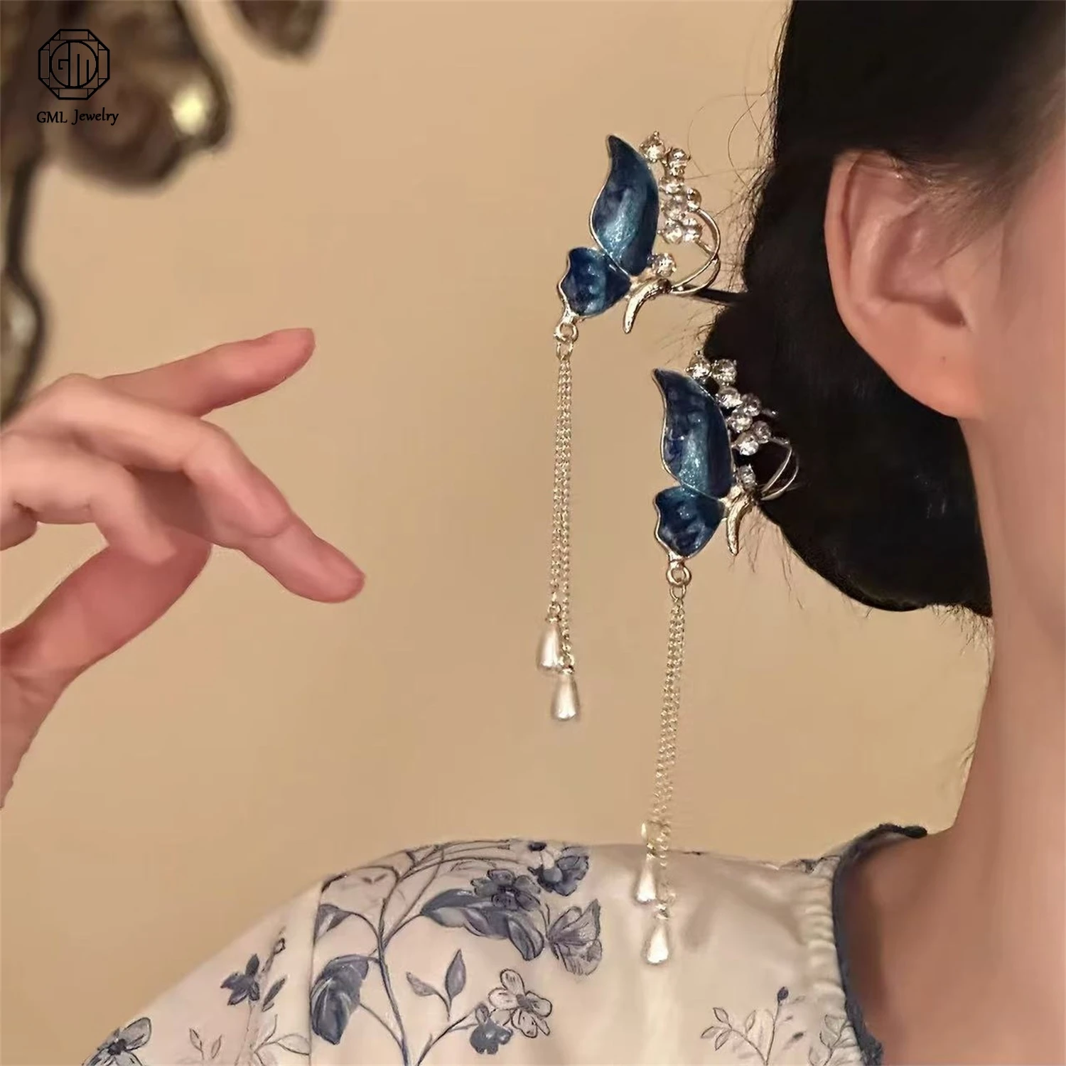 Vintage Rhinestone Butterfly Hollow Tassel Hairpin New Chinese Hanfu Hair Stick Women Floral Bun Hair Accessory Gift