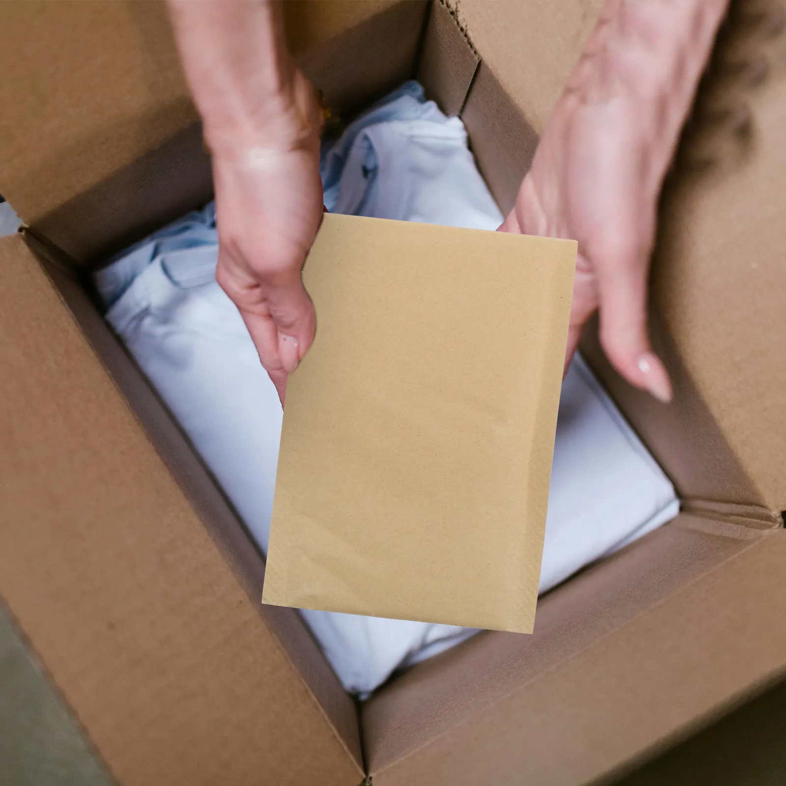 

50Pcs Padded Kraft Bubble Mailers Self Seal Envelopes Waterproof Shockproof Packing Bags for Small Business Shipping