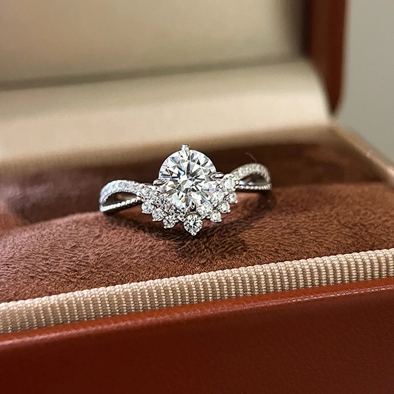 New 100% 925 Silver Crown V-Ring 7.5mm Round Luxury Fashion Surrounding Ring for Ladies' Elegant Temperament Wedding Jewelry