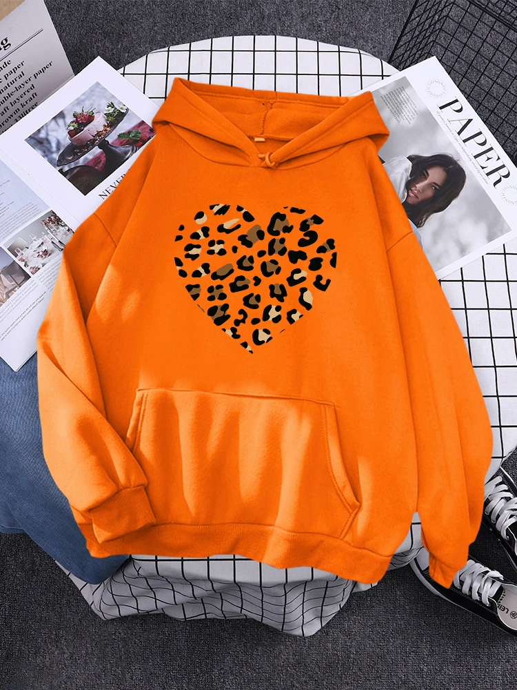 Simple Broken Leopard Heart Prints Hoodies Women Harajuku Cartoons Clothing Casual Loose Hoody Fleece Pocket Female Sweatshirt