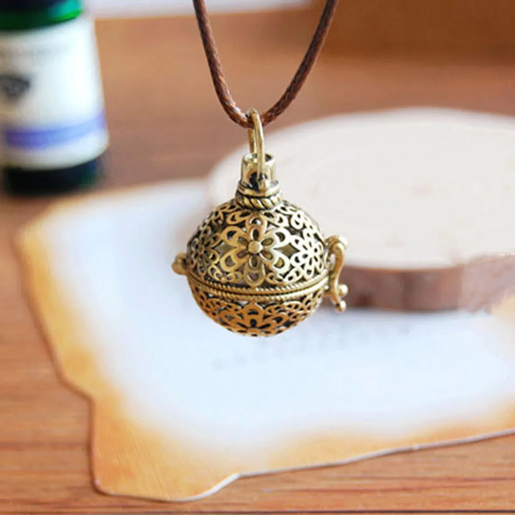 

4Pcs Openable Aroma Pendant Decorative Necklace Scent Jewelry Aromatherapy Balls for Warm Gift Pendant Aroma Accessory