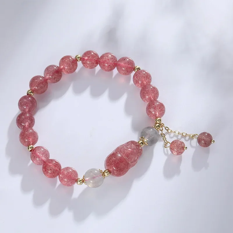 

Natural Pixiu Crystal Bracelet Female Niche Design Simple Atmospheric Gift Girlfriend Bracelet Strawberry Crystal HandString