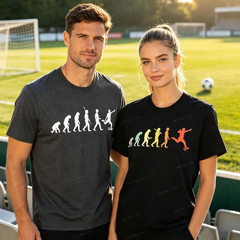 T-shirt Rétro Évolution Football - Graphique Y2K Évolution de l'Homme - Vêtement d'extérieur pour Amateur de Football - Tee-shirt Original