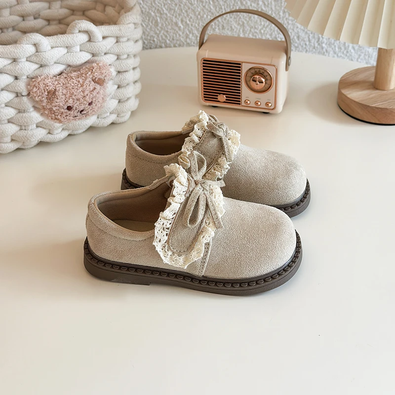 Sepatu Kulit Anak Kecil Usia 1-12 Tahun Warna Beige dengan Pita Renda Sepatu Jalan Anak Perempuan Empat Musim Warna Khaki Tua Lembut Sepatu Anak Tunggal