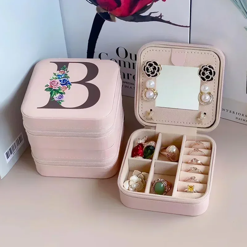 Caja de joyería con cremallera para anillos y pendientes, estuche de joyería de viaje de cuero con letras personalizadas, joyería para soporte de propuesta de dama de honor, su regalo