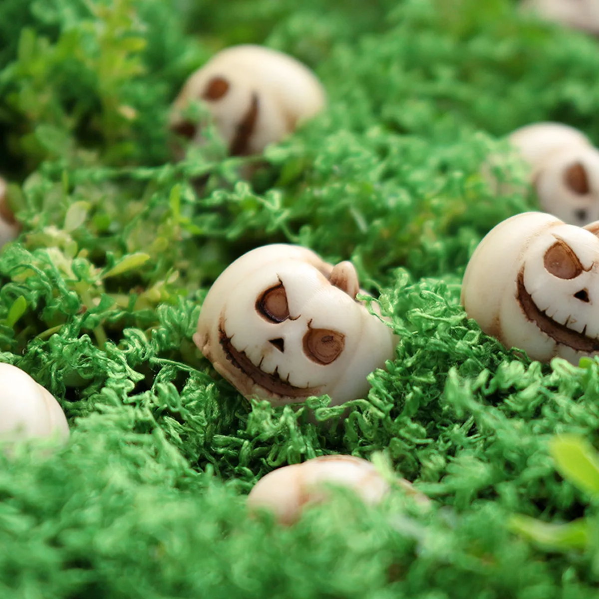 20PCS Halloween Evil Skull Mini Pumpkins Miniature Thriller Ghostface Pumpkin Halloween Resin Ghost Face Small Pumpkin