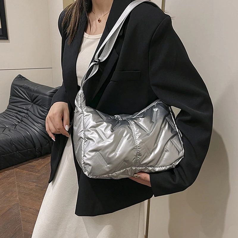 Fashion Puffy Hobo Bag Down Tote Handbags Women Quilted Tote Bag Large Capacity Padded Shoulder Bag Casual Winter Commuting Bag