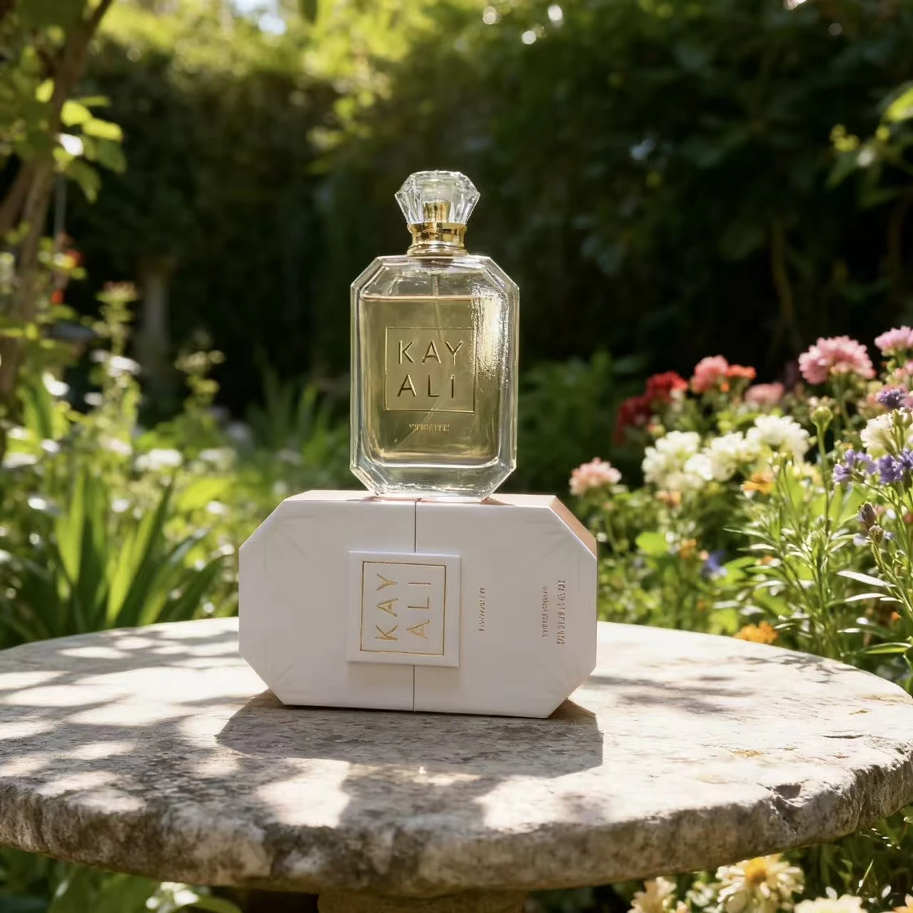 KAYALI 28 วานิลลา ไลท์ เอสเซนส์ 3.4 ออนซ์ (100 มล.) กล่องของขวัญ เหมาะสำหรับคริสต์มาสและโอกาสพิเศษอื่นๆ