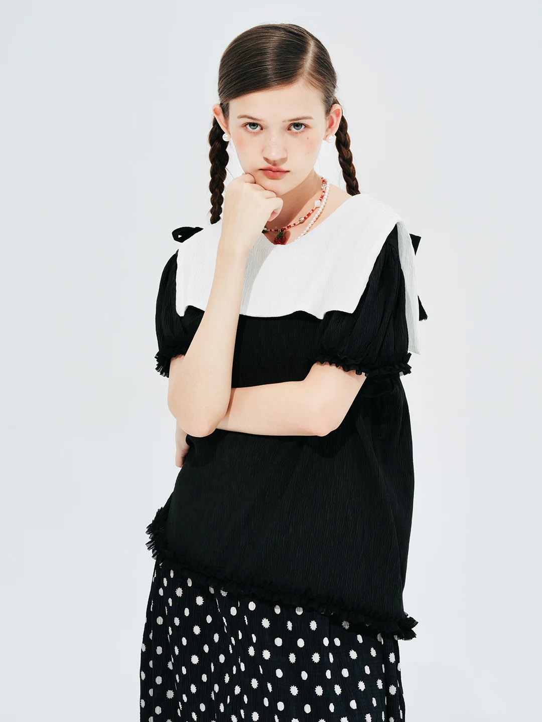 IMAKOKONI original design short-sleeved black round neck pullover pleated lace stitching shirt for women 244675