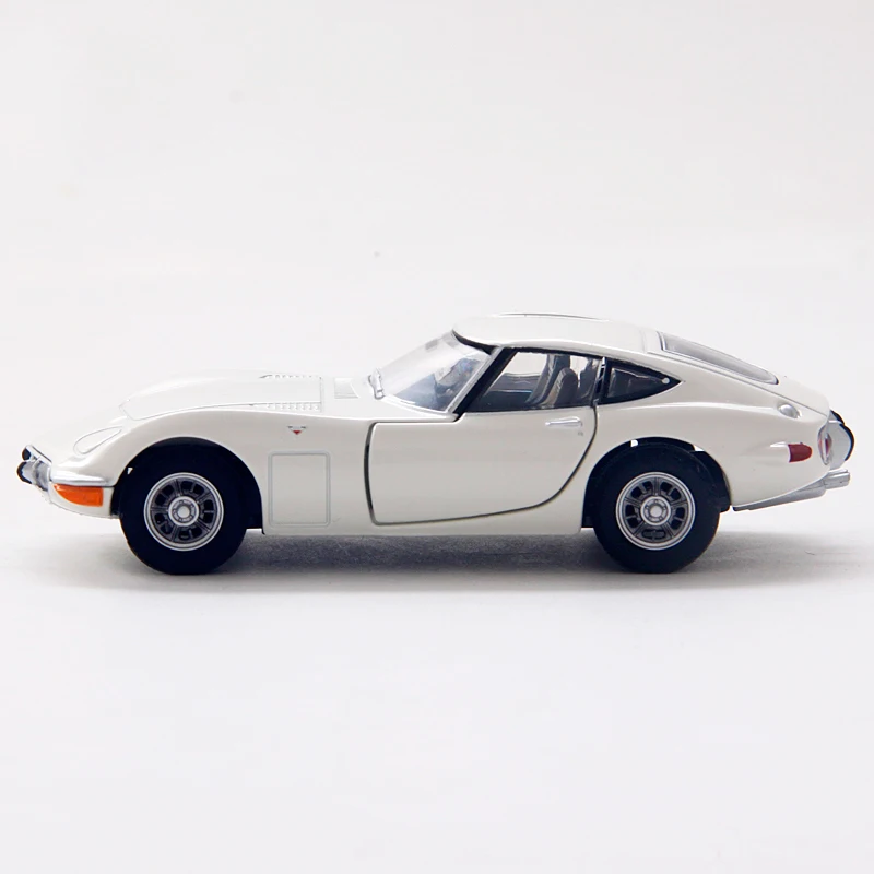 TAKARA TOMY flagship Toyota 2000GT alloy simulation model, children's collection of decorative toys, holiday gifts for children.