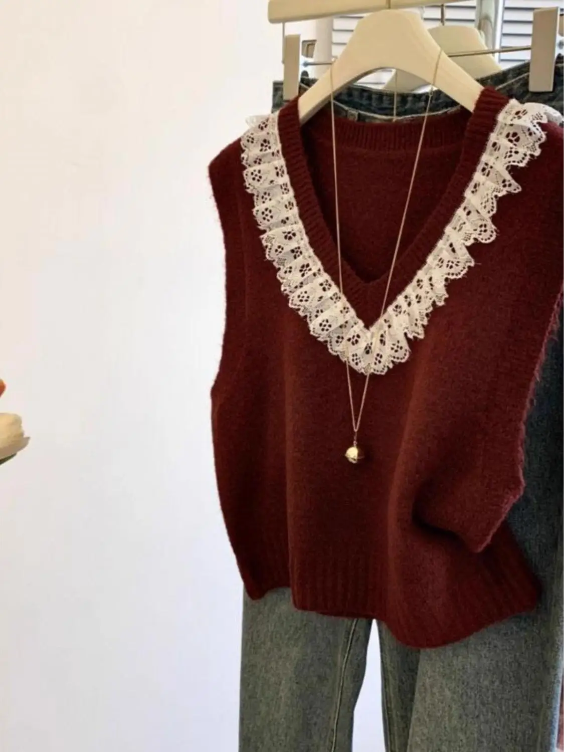 

Red Lace Trim V-Ne Knitted Sweater Women's Loose Fit Outerwear Autumn Winter Casual Top Layering Tank Vest Comfortable Knit...