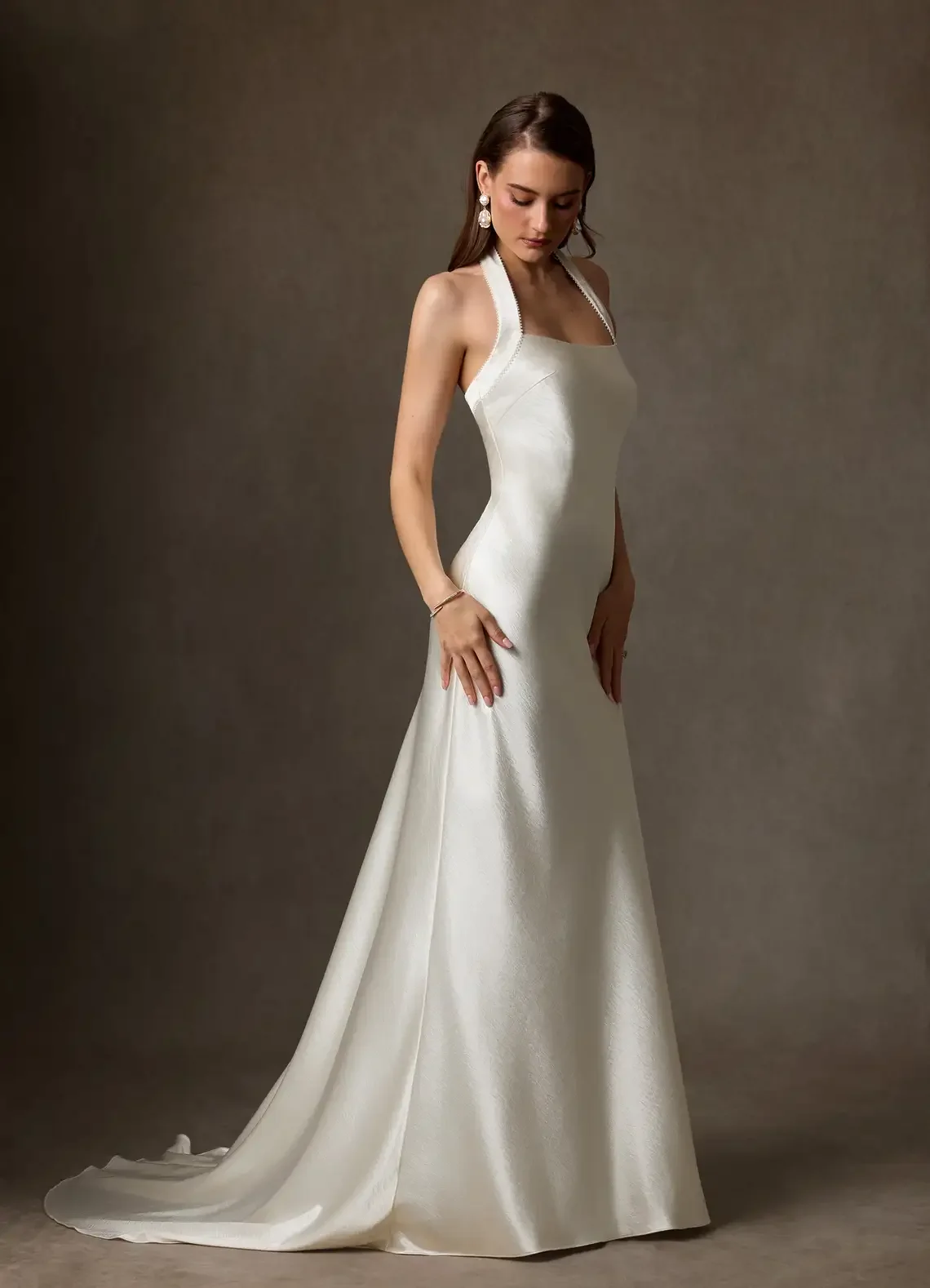 

Halter Satin Mermaid Wedding Dress Minimalist Pearls Trim Backless Bridal Gown Train Elegant Wedding Dress Women Wedding Party