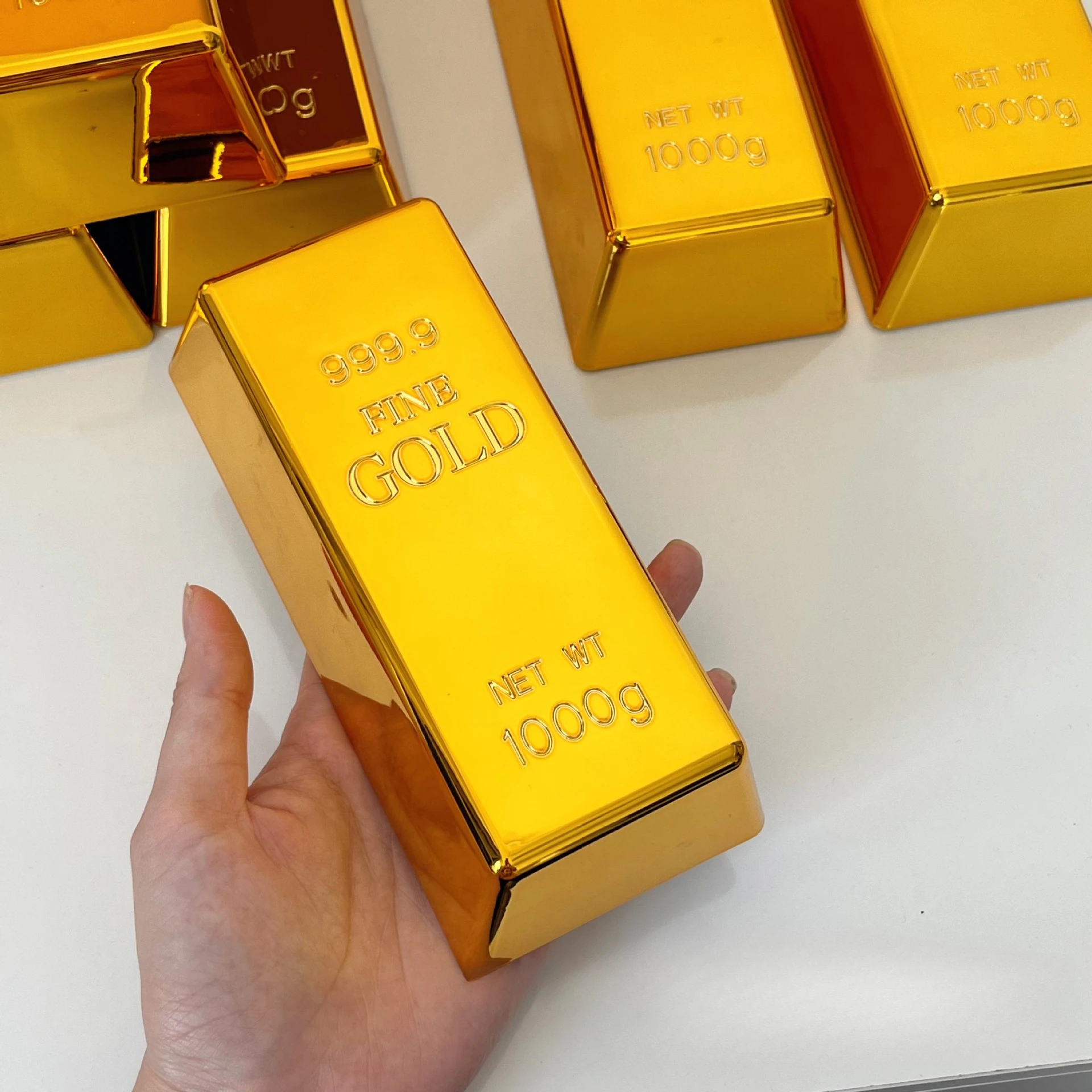 1PC Gefälschte Gold Bar Kunststoff Goldene Wohnkultur Barren Simulation Dekoration Handwerk Kreative Ziegel Spielzeug Shop Film Prop Neuheit geschenk