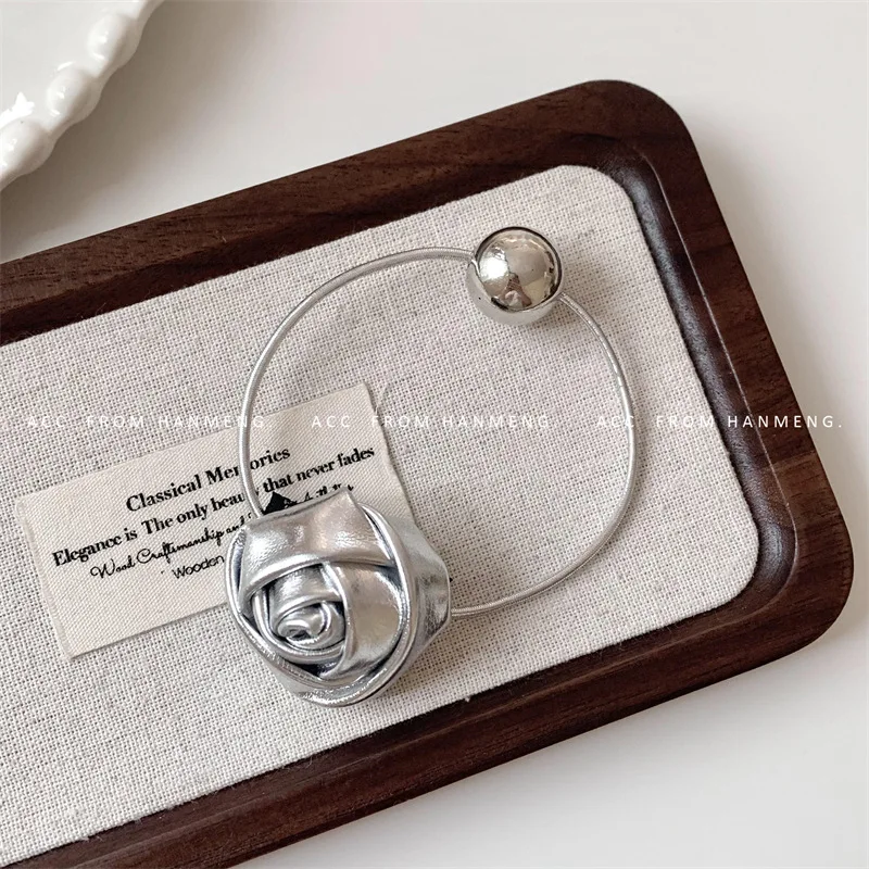 Рисунок 4 - Ретро резинка для волос с цветком розы