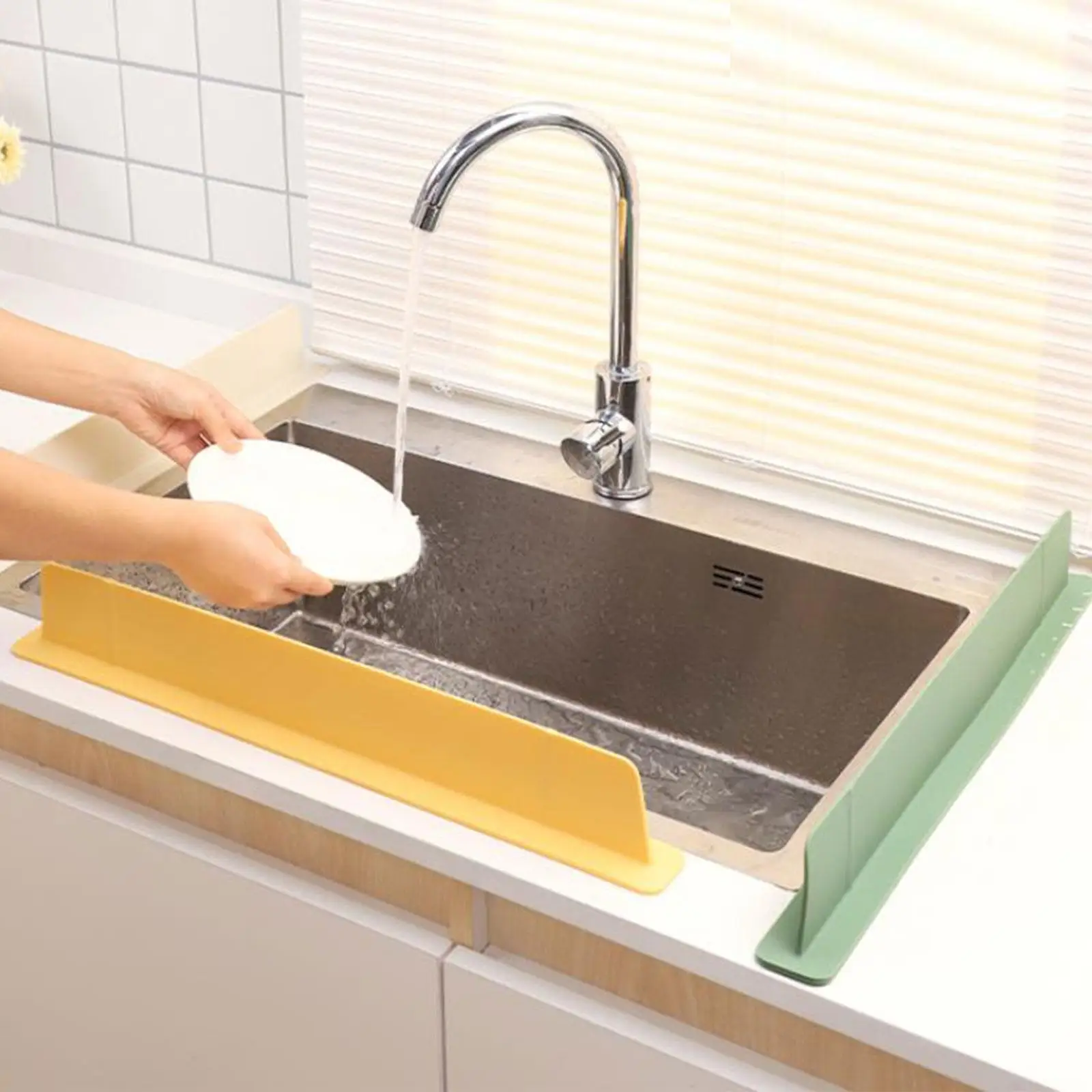 Sink Splash Guard Silicone Water Baffle Suction Cup Back Board Protector for Kitchen Faucet Basin Home Cleaning