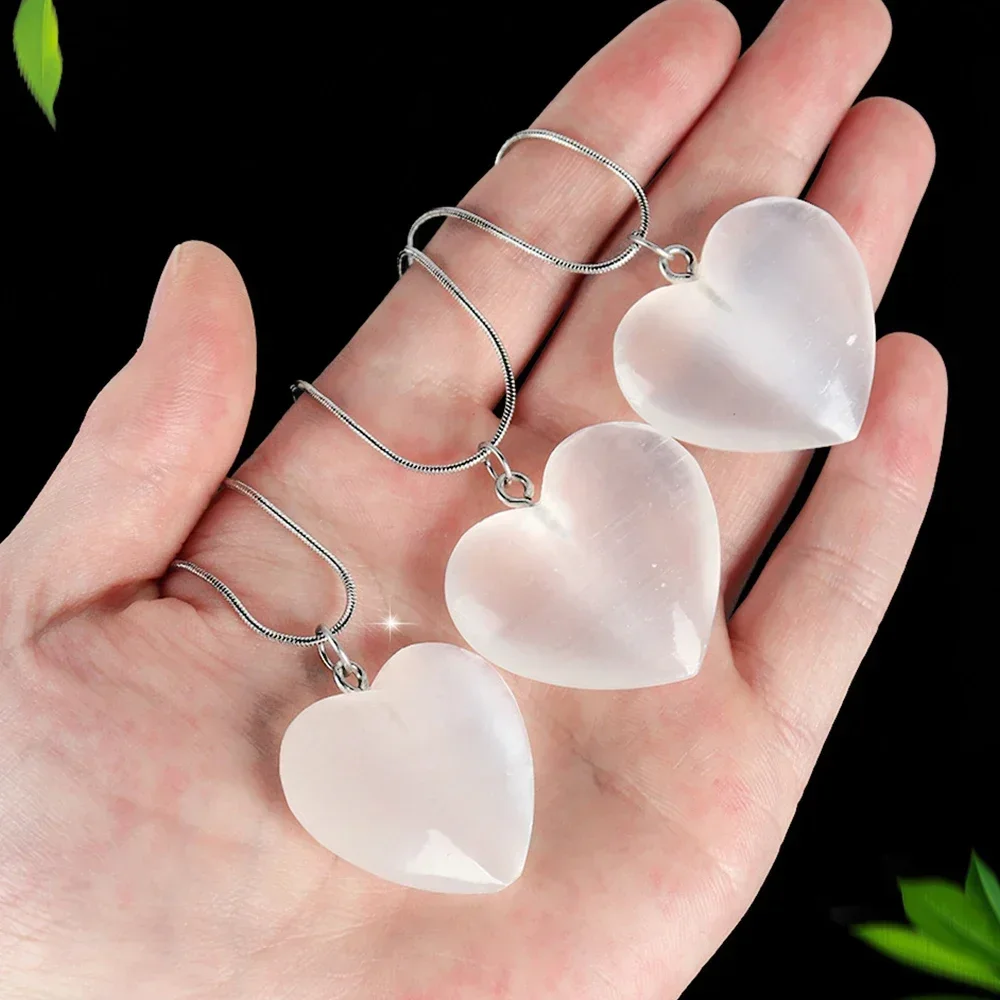 Natural Selenite Stone in Heart Pendants with Chain Necklaces Healing Reiki Plaster Quartz Energy Reiki Gems Pendulum Divination