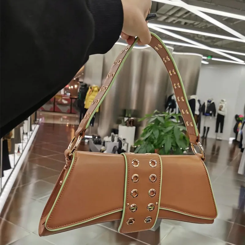 

2025 New Fashion Design Women Rivet Punk Style Handbags Retro Versatile Armpit Bag Trendy Casual Travel Shoulder Crossbody Bag