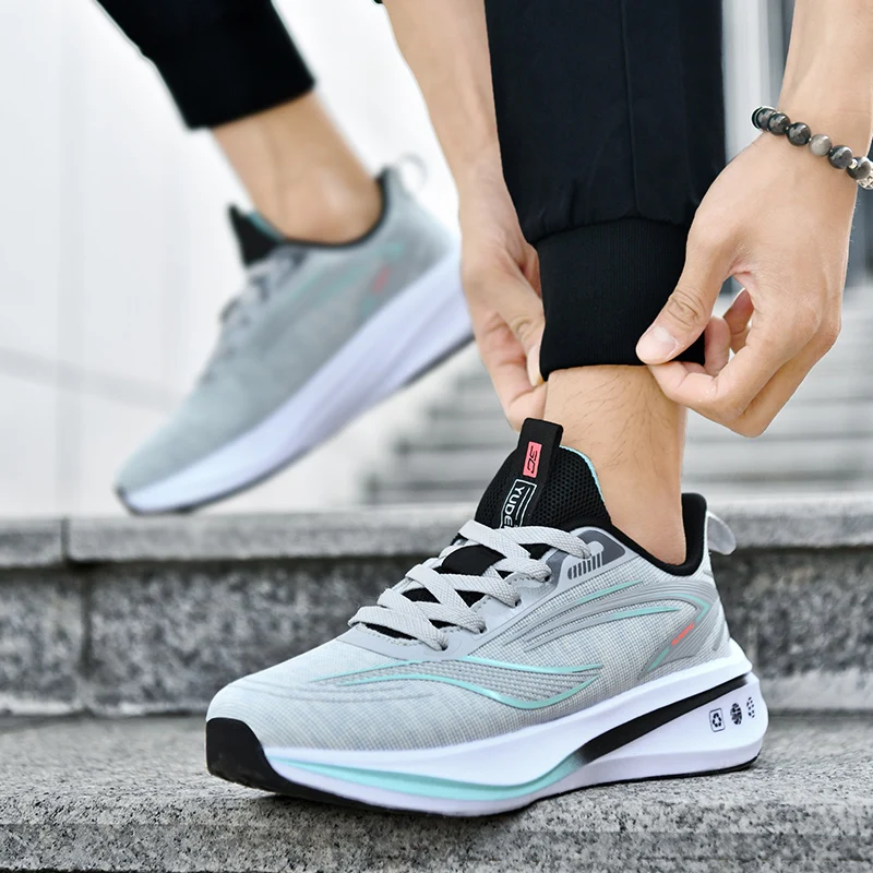 Спортивная обувь унисекс, повседневная новая четырехсезонная легкая модная удобная уличная толстая подошва, противоскользящие износостойкие повседневные кроссовки