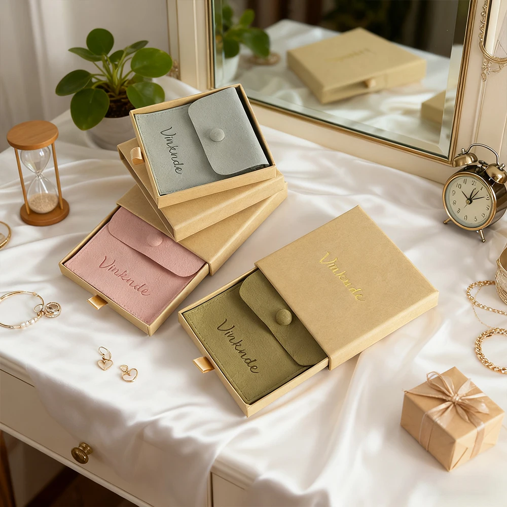 

100 шт., роскошные маленькие картонные серьги из крафт-бумаги на заказ, кольца, ящик, упаковка, шкатулка для драгоценностей с сумками из микрофибры, сумки