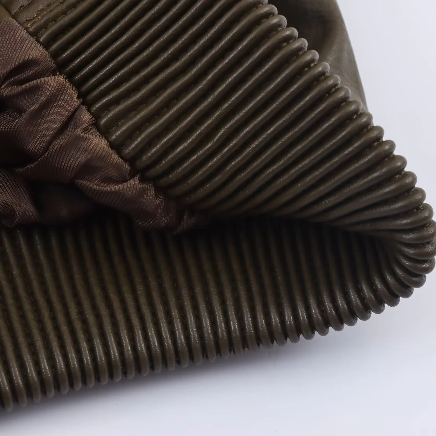 ZERAINS خريف جديد المرأة عادية جيب حزام الديكور سطح لامع تقليد الجلود الوقوف طوق سترة قصيرة بأكمام طويلة