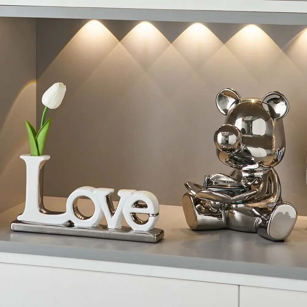 Love Bear Flower Ornaments Ceramic Sculptures Figurines for Interior Luxury Home Decor Living Room Office Decorative Statue