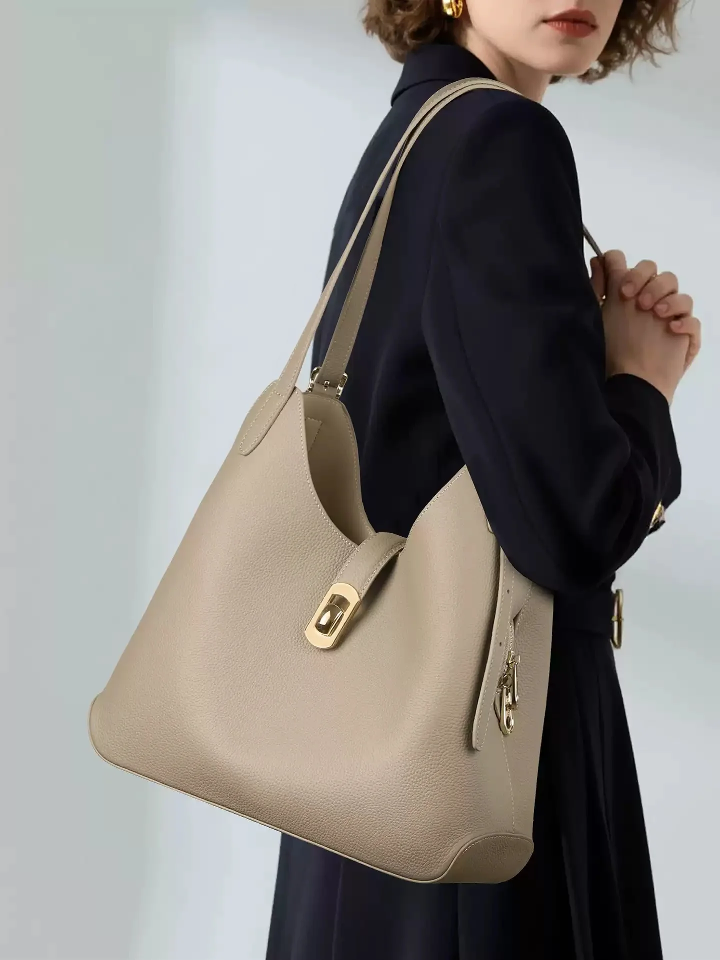 

Tote bag Women's leather large-capacity single-shoulder bag 2025 new style high-end commuter large bag fashionable bucket bag