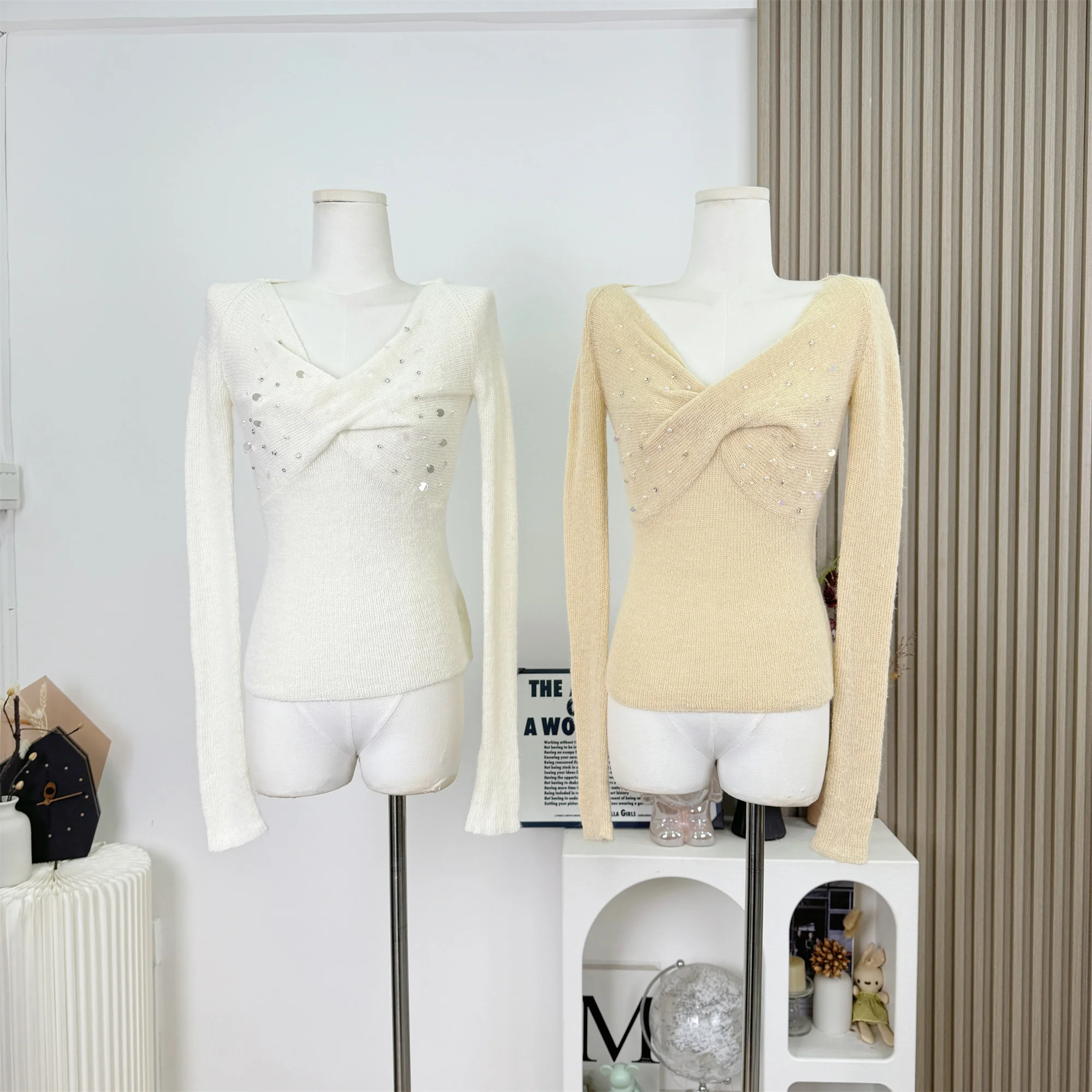 

Spicy V-Neck Knitwear Soft Sweater Women's Fashion Slim Fit Long Sleeve Sequin Base Shirt Autumn Winter Pullovers Top F487