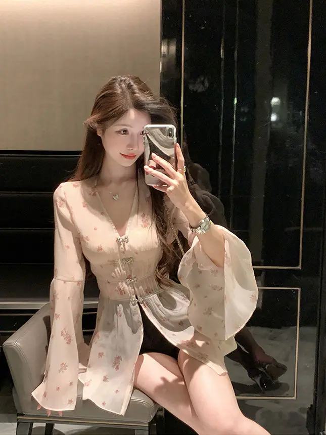 

Unique Design Floral V-Ne Bell Sve Chiffon Top Women's Summer Beautiful Waist-Cutout Ele Faionable Long Sve irt