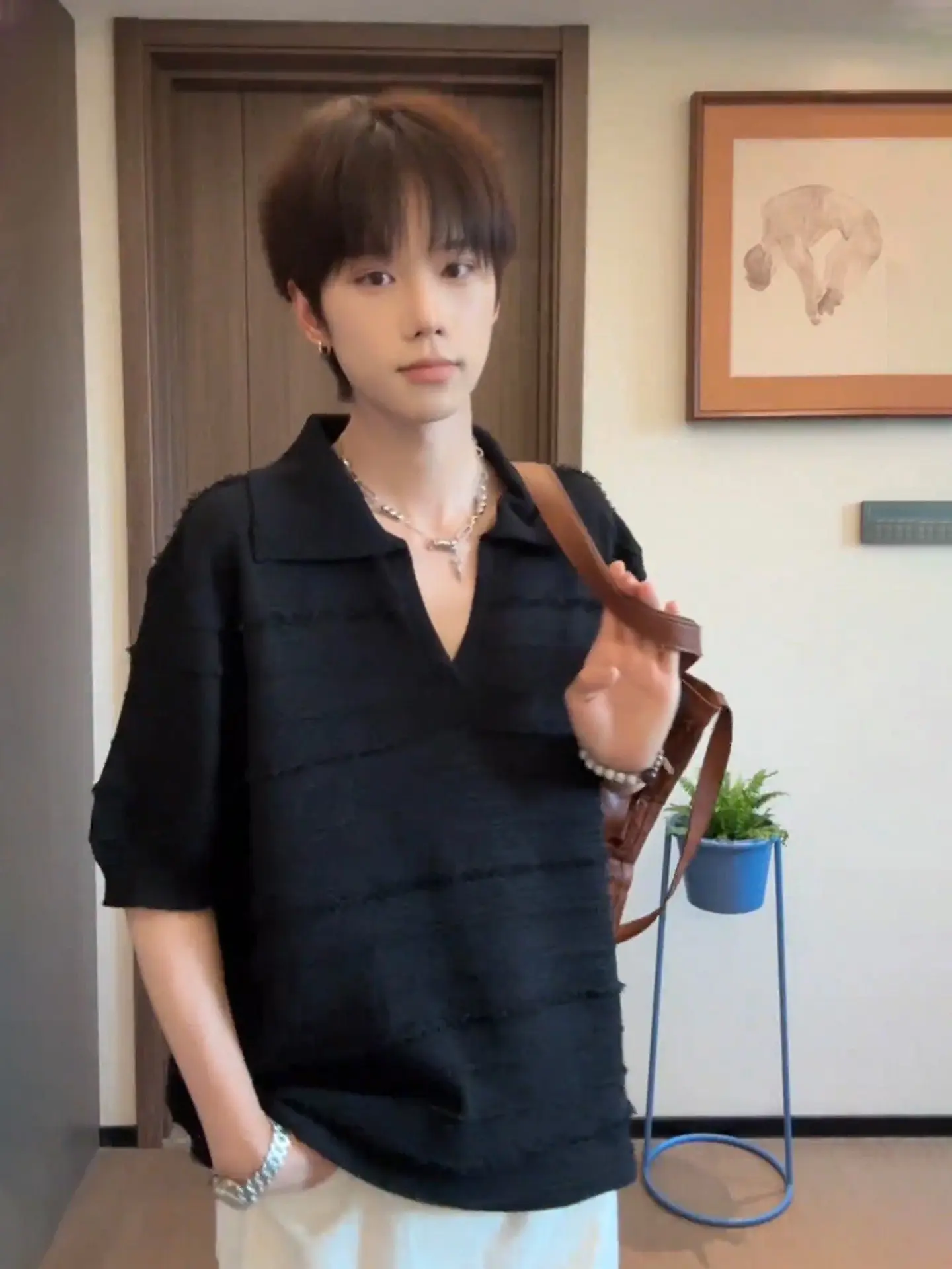 

Мужская вязаная рубашка с коротким рукавом и V-образным вырезом, с ажурным дизайном, для прохладного лета, модный повседневный стиль, премиум-качество