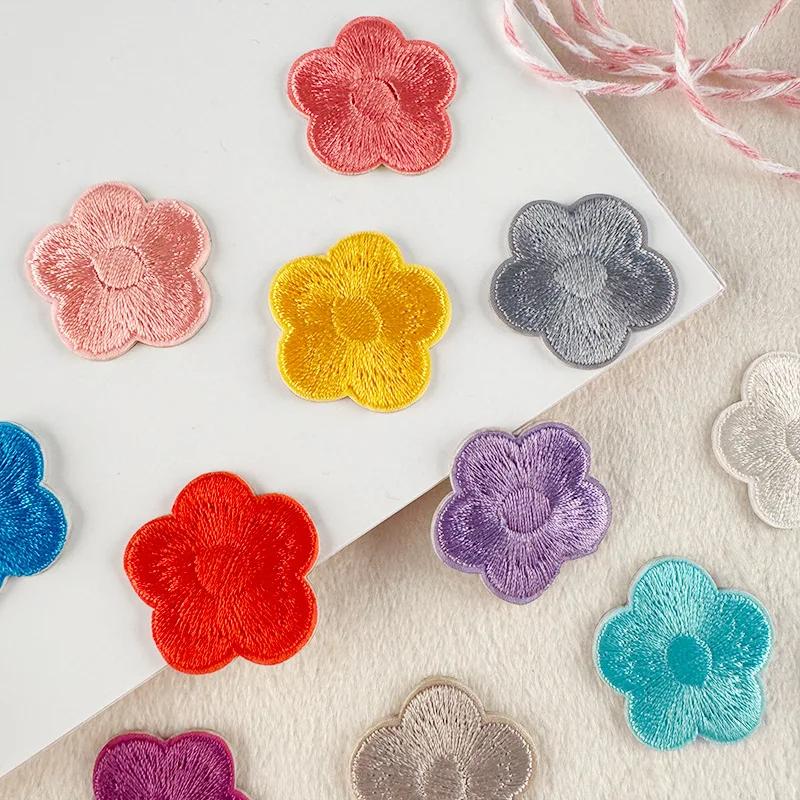 21 Stück kleine Pflaumenblüten süße Blumen selbstklebende Aufnäher zum Aufnähen für Kleidung bestickte Jacke Kinder Aufkleber Pack Lot Parches – Detail 5