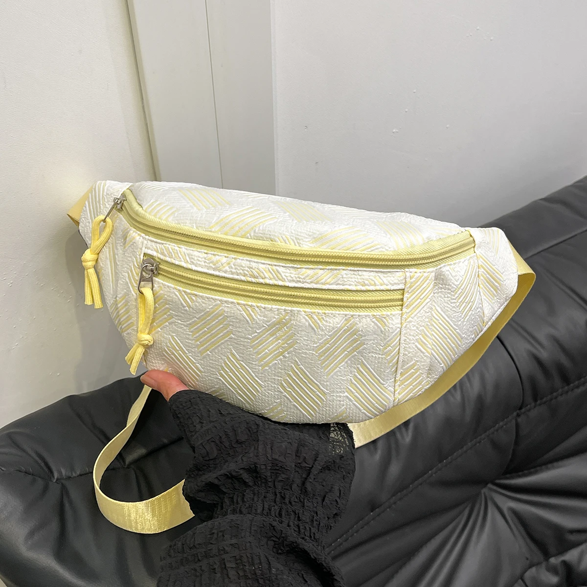 Women's waist bag, simple niche cute girl's chest bag, casual and versatile waist bag, design sense of design for female student