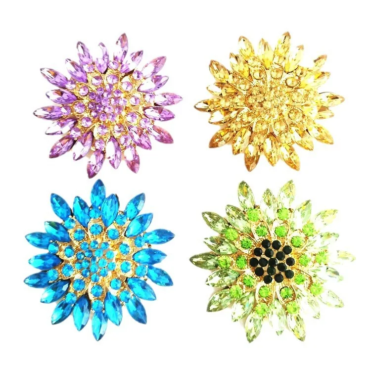 Exquisite magnolia flower brooch, high-end temperament, luxurious crystal chest flower, light luxury, niche design, pin, suit ac