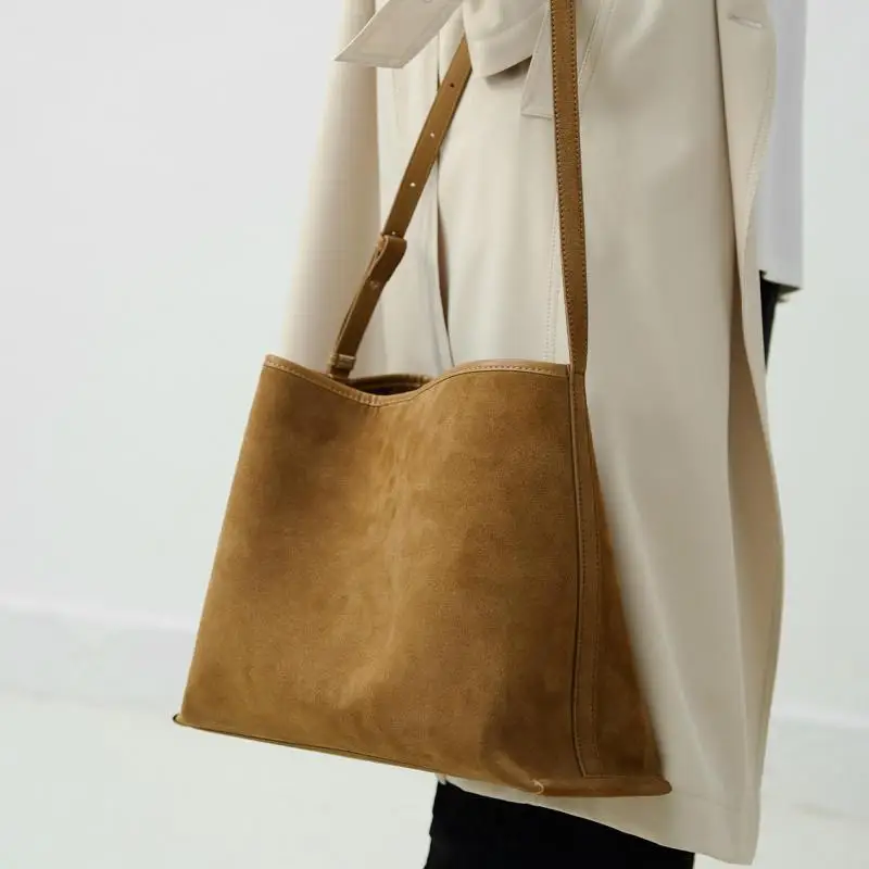 2026 موضة جديدة بسيطة وغير رسمية تقليد الجلد المدبوغ ماتي النهاية سعة كبيرة دلو نوع حقائب كتف واحدة للنساء العصرية