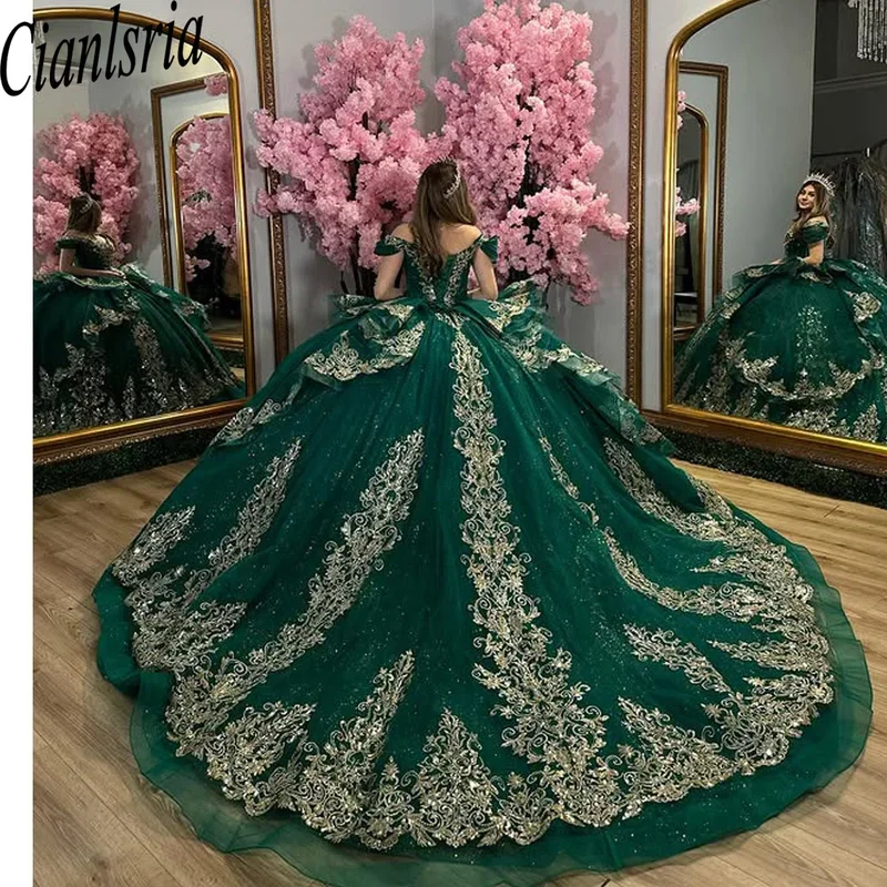 

Зеленые платья Quinceanera, бальное платье с открытыми плечами, 2024, милое платье 16, кружевное платье с бусинами и золотыми аппликациями, 15-е вечернее платье