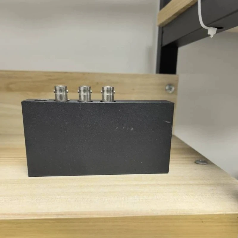 SDI Splitter1X2 Powered SDI SPlitter Converter Supports 3G-SDI, HD-SDI, SD-SDI, 100M  Full HD SDI (1 Input Port 2 Output Ports)