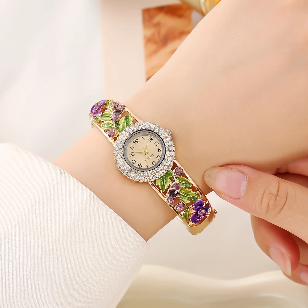 2025 جديد Cloisonn é ريترو قصر نمط أنيق الأزهار ساعة نسائية موضة مجموعة مجوهرات متعددة الاستخدامات