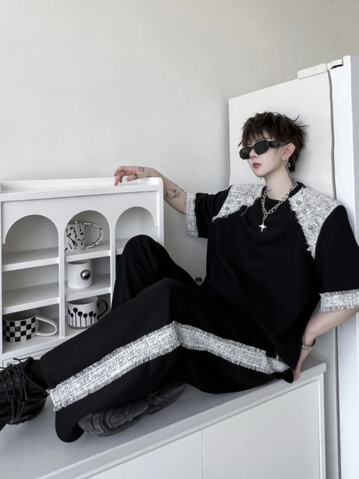 

Летний модный вязаный комплект из двух предметов: футболка с коротким рукавом и длинные брюки в стиле пэчворк для мужчин, повседневная одежда