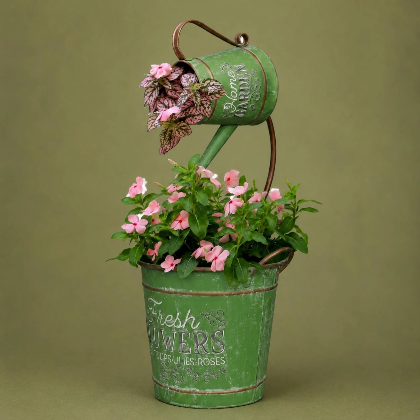 Vintage Metal Planter Embossed Rustic Plant Pot Watering Can Planter Decorative Home Decoration for Balcony