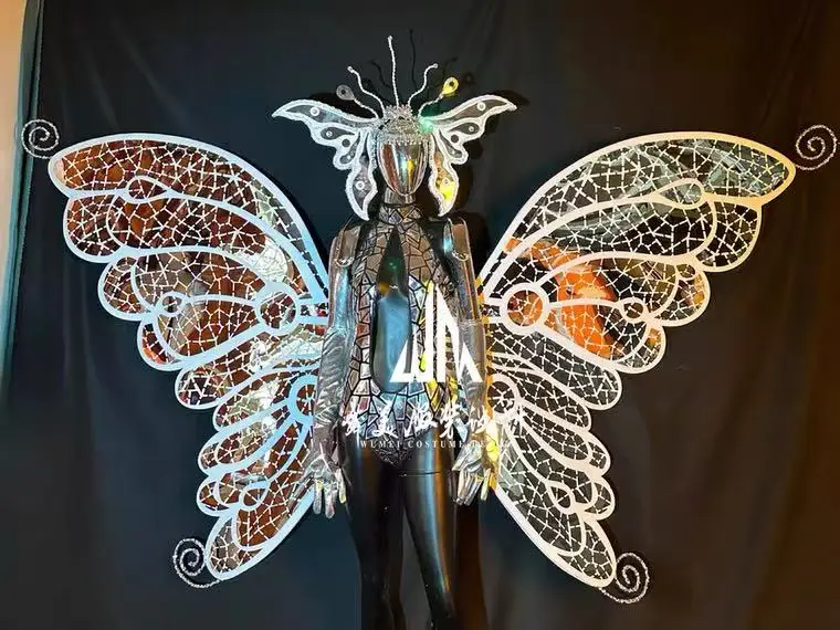 ملابس نسائية فضية عاكسة للضوء مرآة ترتر أداء على شكل فراشة زي عرض مسرحي للمغني والرقص وحفلات البار