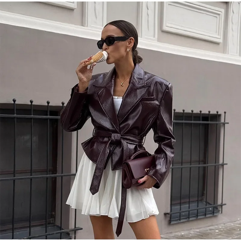 2025 otoño Y2K chaqueta de cuero roja para mujer estilo callejero solapa holgada de manga larga con cinturón abrigo femenino con cordones prendas de vestir exteriores locomotora